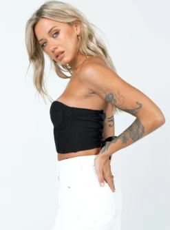 Princess Polly Endless Love Corset Top Black -Femme Flair 3 modelinfo cathlin us2 6af7d90e 5a55 4f53 a577 4d8cd750ac3d scaled