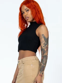 Princess Polly Emalda Top Black -Femme Flair 3 modelinfo chlo us4 a40b570c d9a2 40bb 9b63 4f998959763c