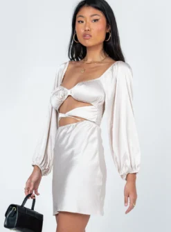 Princess Polly Nakita Long Sleeve Mini Dress Champagne 10 Princess Polly Nakita Long Sleeve Mini Dress Champagne -Femme Flair 3 modelinfo christina us4 10e12e44 0f83 4a16 b622 cc0a1c321fa0