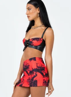 Princess Polly Main Stage Mini Skirt Red / Black 10 Princess Polly Main Stage Mini Skirt Red / Black -Femme Flair 3 modelinfo christy us2 bcda8cf0 d54d 4546 9509 7513d0f1dd00