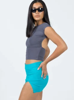 Motel Pelma Skirt Tailoring Azure Blue 6 Motel Pelma Skirt Tailoring Azure Blue -Femme Flair 3 modelinfo christy us2 e554f513 ab0d 4b06 91da dd158978e5c4