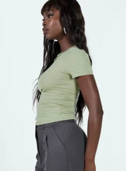 Lowell Top Green 9 Lowell Top Green -Femme Flair 3 modelinfo cynthia us4 18435c3c f500 4921 9110 452eacd552c7