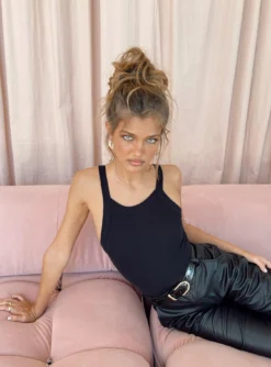 Lindsey Bodysuit Black -Femme Flair 3 modelinfo elise us2 01d8bc9d a939 40e1 bad3 ad19bbc08200