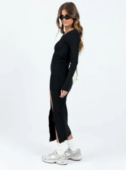 Fitro Long Sleeve Maxi Dress Black 6 Fitro Long Sleeve Maxi Dress Black -Femme Flair 3 modelinfo elise us2 3045cc73 6e5b 4e87 84d5 1221f663b590