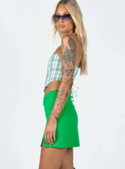 Princess Polly Ravyn Skort Green 11 Princess Polly Ravyn Skort Green -Femme Flair 3 modelinfo emma leigh us4 50425f53 59d6 4311 bc1e 2ad1018910b8