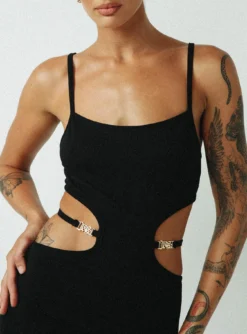 Jagger & Stone Kendal Maxi Dress Black -Femme Flair 3 modelinfo emma leigh us4 6f4b3f7d f8ef 482a a498 016ede9fedd3