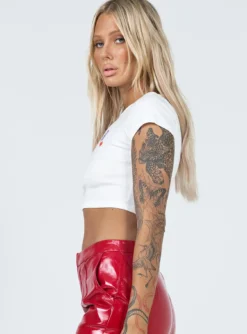 Princess Polly Flower Power Cropped Tee White -Femme Flair 3 modelinfo emma leigh us4 f8d98bd1 e7fb 4dc8 87c7 dd189ebc0d7d