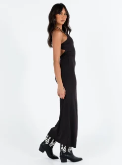 Riana Maxi Dress Black -Femme Flair 3 modelinfo josie us2 d3d24c45 1d8d 4fcd 81dd c403b1737980