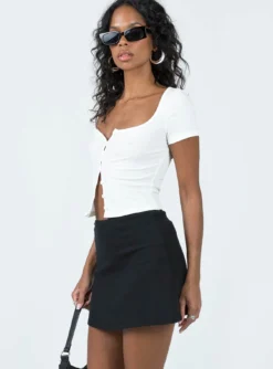 Banksia Mini Skirt Black -Femme Flair 3 modelinfo kristen us2 ce5b1295 9f2e 45b2 9d04 591b15819e3d