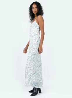 Princess Polly Fairholm Maxi Dress White / Floral -Femme Flair 3 modelinfo kristen us2 d3ee9789 c250 4894 9851 7cdad0f1bfdd