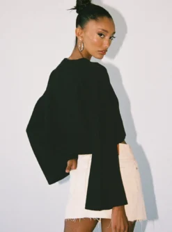 Princess Polly Girl Soldier Cropped Sweater Black -Femme Flair 3 modelinfo lisa us2 10f25956 2a7f 4acf 9b5d 17678f5da9de