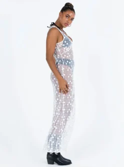 Princess Polly Britton Lace Maxi Dress White -Femme Flair 3 modelinfo lola us4 d8f5c563 5afb 4d81 b37c 8336c59fb9b4