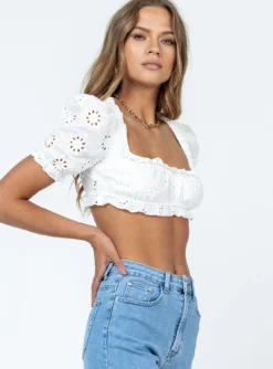 Princess Polly Olympia Top White -Femme Flair 3 modelinfo margaret us2 918b2986 8fad 4d45 b82f 462e0a08bfbc