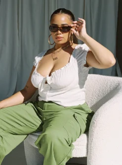 Elouise Crop Top White Curve -Femme Flair 3 modelinfo miccy us14 a3d0ead0 935d 4897 8b71 7a3216b431cc