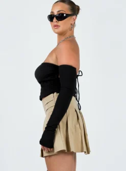 Princess Polly Cartwright Mini Skirt Beige -Femme Flair 3 modelinfo mikayla us8 d1508944 24df 4d57 8dfe e16adb245306