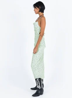 Malabar Maxi Dress Mint / Floral -Femme Flair 3 modelinfo millicent us2 874cd3bb af57 4d9a 8e16 969f70b48e8c