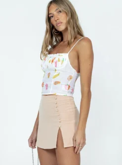 Princess Polly Avril Mini Skirt Beige -Femme Flair 3 modelinfo olivia us2 07e4843f 1b35 484a a362 dd8852d05392