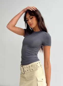 Lowell Top Grey 8 Lowell Top Grey -Femme Flair 4 model info Josephine us2 1ac64c00 862d 4e7f b1ee 9b9ef570da71