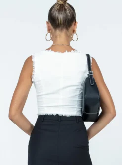 Princess Polly Silvanna Top White -Femme Flair 4 modelinfo Alexis us2 91d06f62 e5d4 4404 aa6e 0293e1b2e381