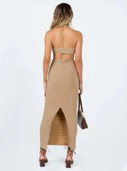 Princess Polly Gatlin Cut Out Maxi Dress Brown -Femme Flair 4 modelinfo Alyssa us4 6bc1175a a8be 4d21 b4ad c3afc5933fbb