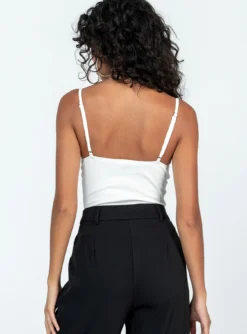 Allred Bodysuit White -Femme Flair 4 modelinfo Ariel us4 de82da97 b478 440b 9aa2 87978487c68a