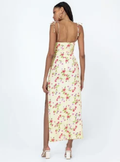 Princess Polly Arness Maxi Dress Yellow Floral 7 Princess Polly Arness Maxi Dress Yellow Floral -Femme Flair 4 modelinfo Ayanna us2 dc3a7090 db6a 4ece acf8 9e1ab4449da7