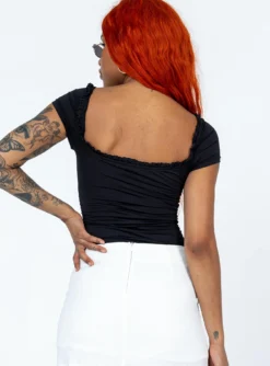 Princess Polly Annie Bodysuit Black -Femme Flair 4 modelinfo Chlo us4 ef0c6cc2 809f 473a 8a42 844673c285f3