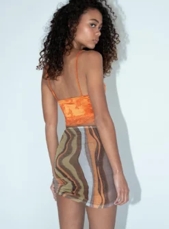 Motel Analia Mini Skirt Earthy Gradient Brown 7 Motel Analia Mini Skirt Earthy Gradient Brown -Femme Flair 4 modelinfo Christen US2 916d2de0 bb47 4a68 aee7 108cee3142c1