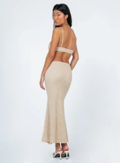 Princess Polly Shanni Maxi Dress Beige 11 Princess Polly Shanni Maxi Dress Beige -Femme Flair 4 modelinfo Christina us4 9e921682 2883 4f4b ba55 5477d3225c01