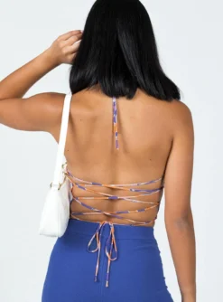 Princess Polly Matilda Top Orange Floral 7 Princess Polly Matilda Top Orange Floral -Femme Flair 4 modelinfo Christy us4 69b8dd50 3320 40da 876b 834682f067c6