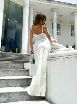 Karamu Maxi Dress Cream 7 Karamu Maxi Dress Cream -Femme Flair 4 modelinfo Elise us2 84ebba25 d8fe 4340 b5db 35210ccc2d03