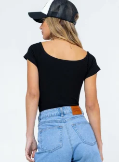 Princess Polly Wayne Bodysuit Black 7 Princess Polly Wayne Bodysuit Black -Femme Flair 4 modelinfo Emily us2 06b0a8ee 79b0 4891 aca4 5e1db2a7d107