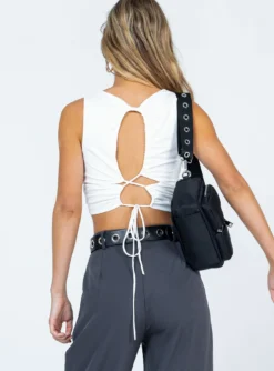 Princess Polly Merrick Top White -Femme Flair 4 modelinfo Emily us2 4200c97f 3a1b 457a b61d e311ce1fa0bf