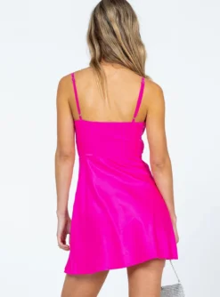 Princess Polly Spotlight Mini Dress Pink -Femme Flair 4 modelinfo Emily us2 858718d8 1031 47b3 a849 acc26dcd2873