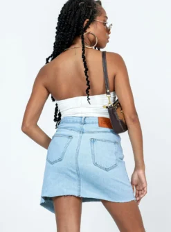 Princess Polly Ryder Light Wash Denim Skirt Denim 10 Princess Polly Ryder Light Wash Denim Skirt Denim -Femme Flair 4 modelinfo Idania us2 5057f9e7 b6dc 446c a396 c077b277bd28