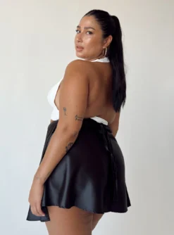 Skylar Mini Skirt Black Curve 9 Skylar Mini Skirt Black Curve -Femme Flair 4 modelinfo Javi us14 14471fb8 d5f8 4dab 9fb2 5ef948c65387