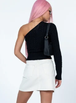 Princess Polly Edyn Mini Skirt White -Femme Flair 4 modelinfo Jayechelle us4 224f8547 c871 49e1 b60c 5cd67555877e