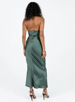 Kodiak Halter Maxi Dress Green -Femme Flair 4 modelinfo Kristen us2 ff24df32 46f0 4237 9c93 90ad0d52a156