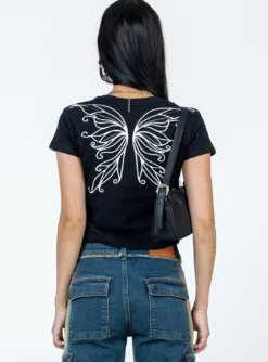 Fairy Wings Shrunken Tee Black -Femme Flair 4 modelinfo Natasha us0 ad031894 c451 40e8 9fd9 47b5ebdce806