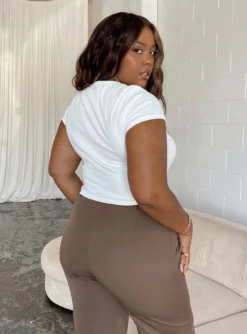 Celsey Top White Curve -Femme Flair 4 modelinfo Paris us14 a8a2c1c2 c7aa 4f3b 884d 8e09be9fe421