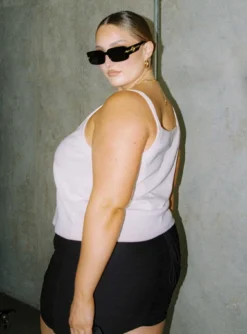 Ashby Top White Curve -Femme Flair 4 modelinfo Riley us14 14f6a11d 7b91 4232 aaca 44482f111913