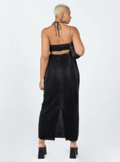 Princess Polly Liam Maxi Dress Black -Femme Flair 4 modelinfo Sarah us4 dcbbff89 48b9 46f9 affa 9bb56769fe93