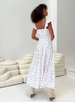 Princess Polly Alver Maxi Dress White Floral -Femme Flair 4 modelinfo alexa us2 8e54d526 4b75 415f a3c4 b922023a71b4