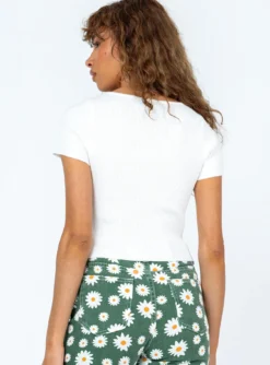Princess Polly Zeren Top White 7 Princess Polly Zeren Top White -Femme Flair 4 modelinfo alyssa us4 39e7be3e be32 43c9 a065 e0990f87dee8