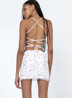 Princess Polly Ressler Set White Floral -Femme Flair 4 modelinfo ayanna us2 c90119d9 418e 4478 82ca 359c0255b6a3