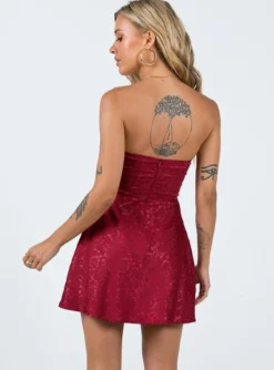 Princess Polly Lenette Mini Dress Burgundy -Femme Flair 4 modelinfo cathlin us2 b4a27c86 f67c 49dc 904c 60bbce1d58ef