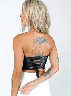 Princess Polly Endless Love Corset Top Black -Femme Flair 4 modelinfo cathlin us2 e6a0ce5f 1c72 472b 9113 c948fc8dd0f6 scaled