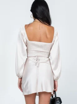 Princess Polly Nakita Long Sleeve Mini Dress Champagne 11 Princess Polly Nakita Long Sleeve Mini Dress Champagne -Femme Flair 4 modelinfo christina us4 21924226 5f4b 4d02 a151 8395681db4b6