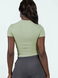 Lowell Top Green 10 Lowell Top Green -Femme Flair 4 modelinfo cynthia us4 edb47ea7 5ba8 4e1d a975 6e9aa031eca2