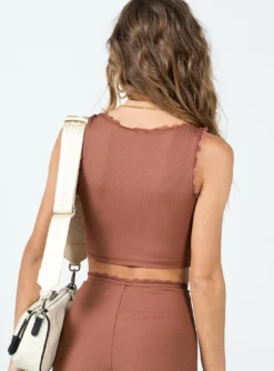 Princess Polly Kesor Top Brown -Femme Flair 4 modelinfo elise us2 00f205ad 119a 46dd b7b9 a74deb5aba31